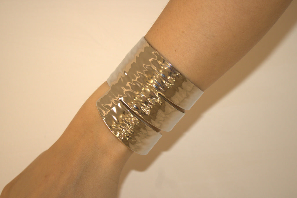 BRACCIALE IN ACCIAIO  RIGIDO CON DETTAGLI