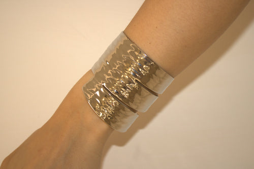 BRACCIALE IN ACCIAIO  RIGIDO CON DETTAGLI