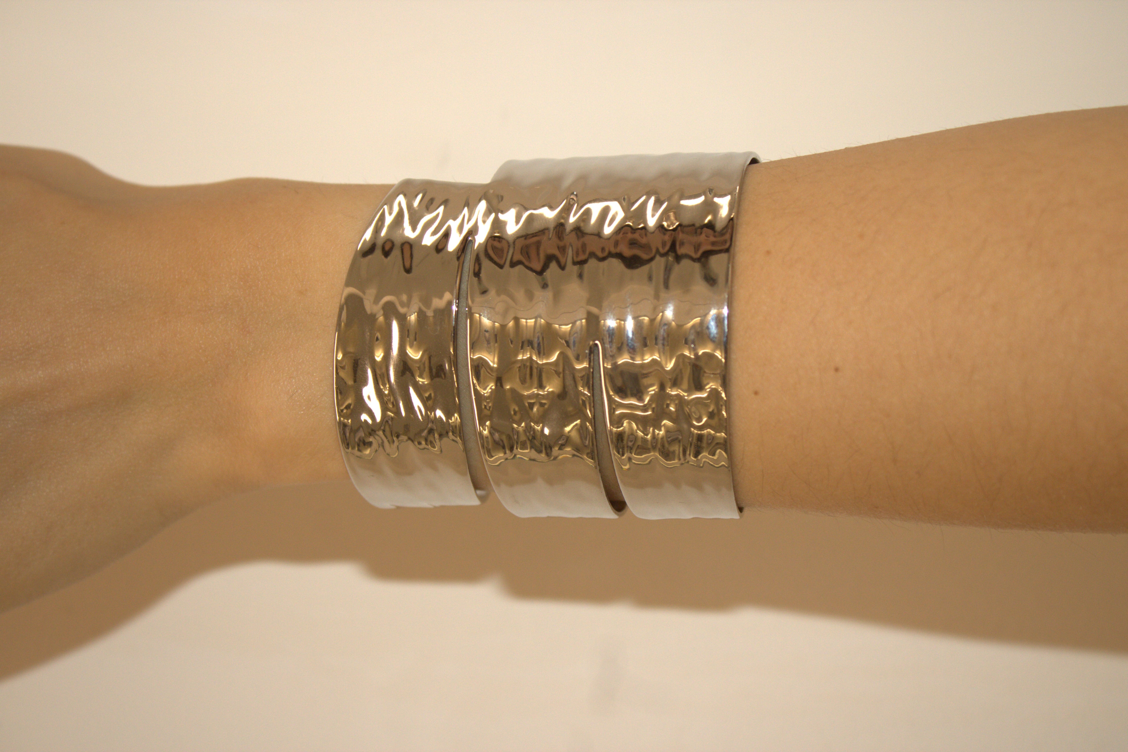 BRACCIALE IN ACCIAIO  RIGIDO CON DETTAGLI