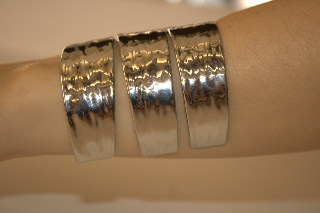 BRACCIALE IN ACCIAIO  RIGIDO CON DETTAGLI