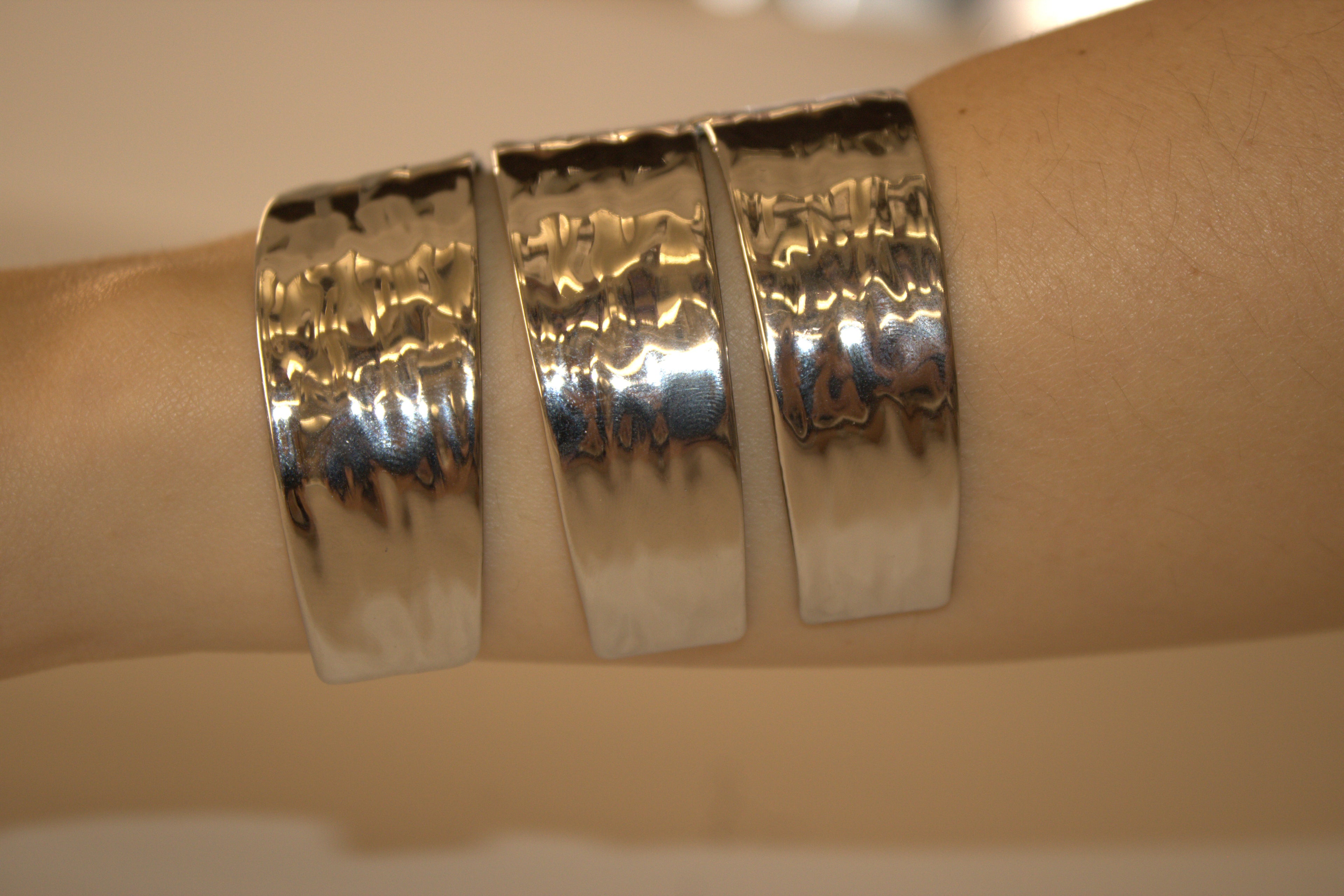 BRACCIALE IN ACCIAIO  RIGIDO CON DETTAGLI
