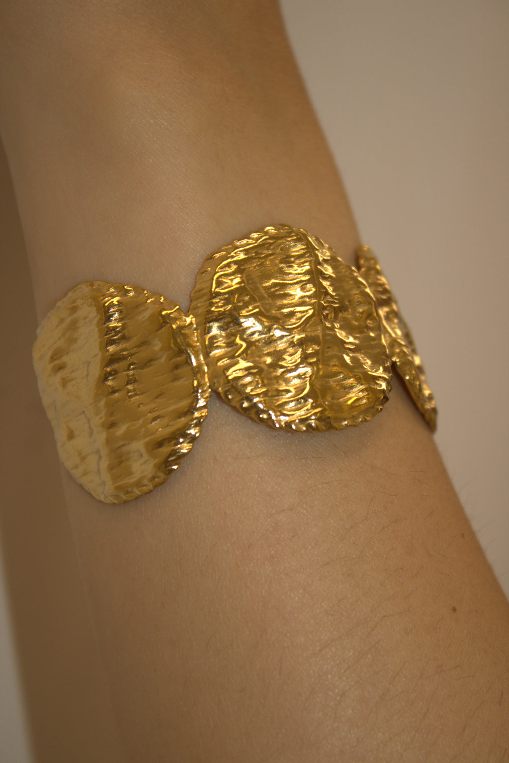 BRACCIALE IN ACCIAIO CERCHI MARTELLATI