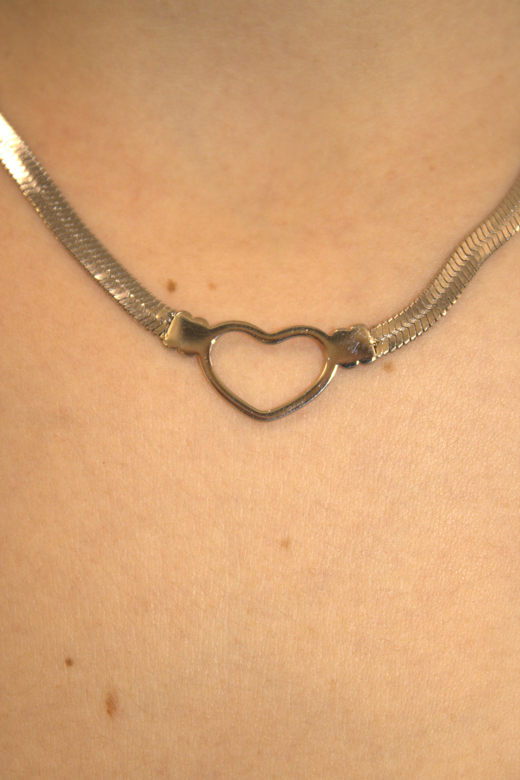 COLLANA IN ACCIAIO SNAKE A SPINA DI PESCE CON CUORE OPENWORK