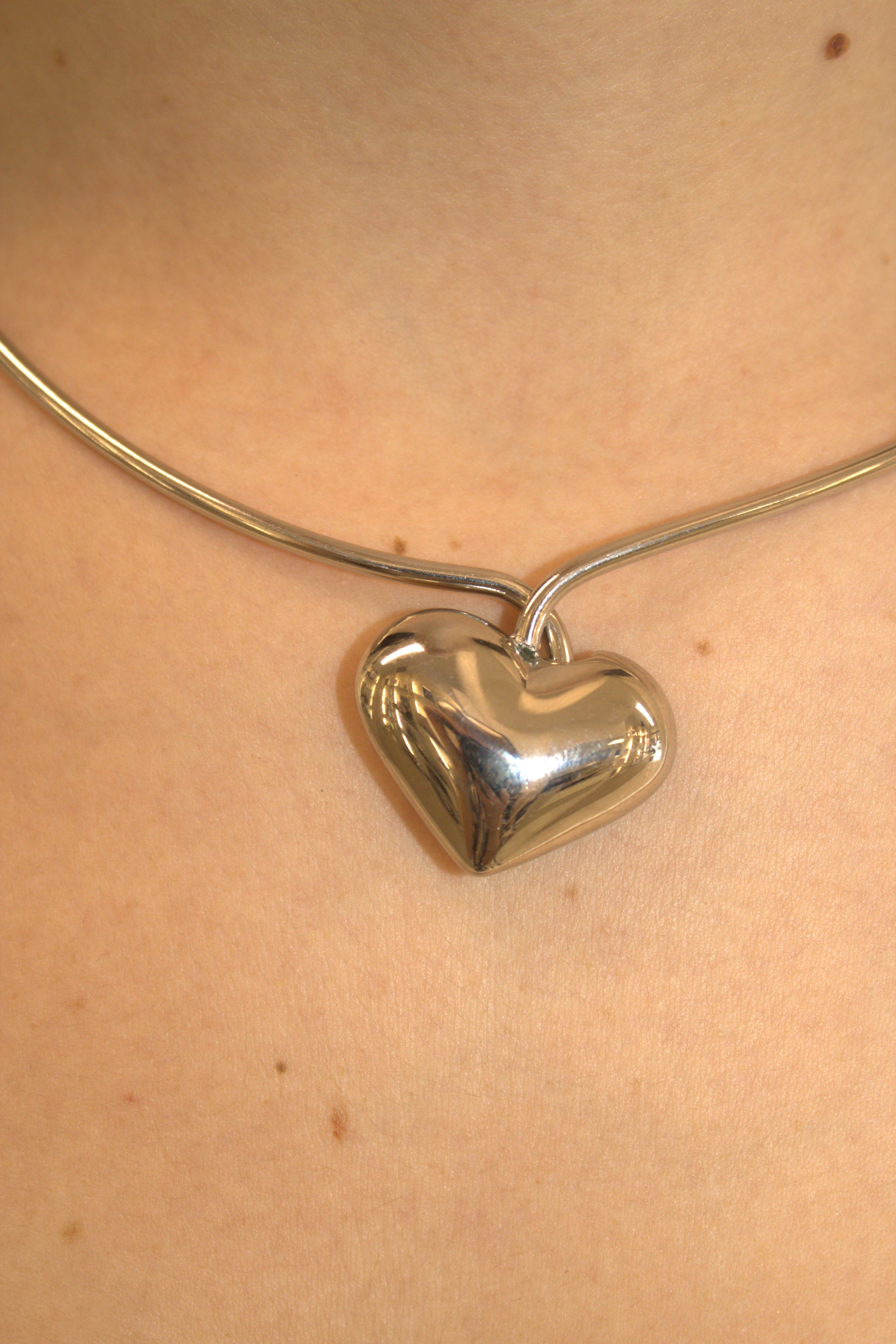 COLLANA IN ACCIAIO RIGIDA CON CUORE BOMBATO PUFFY