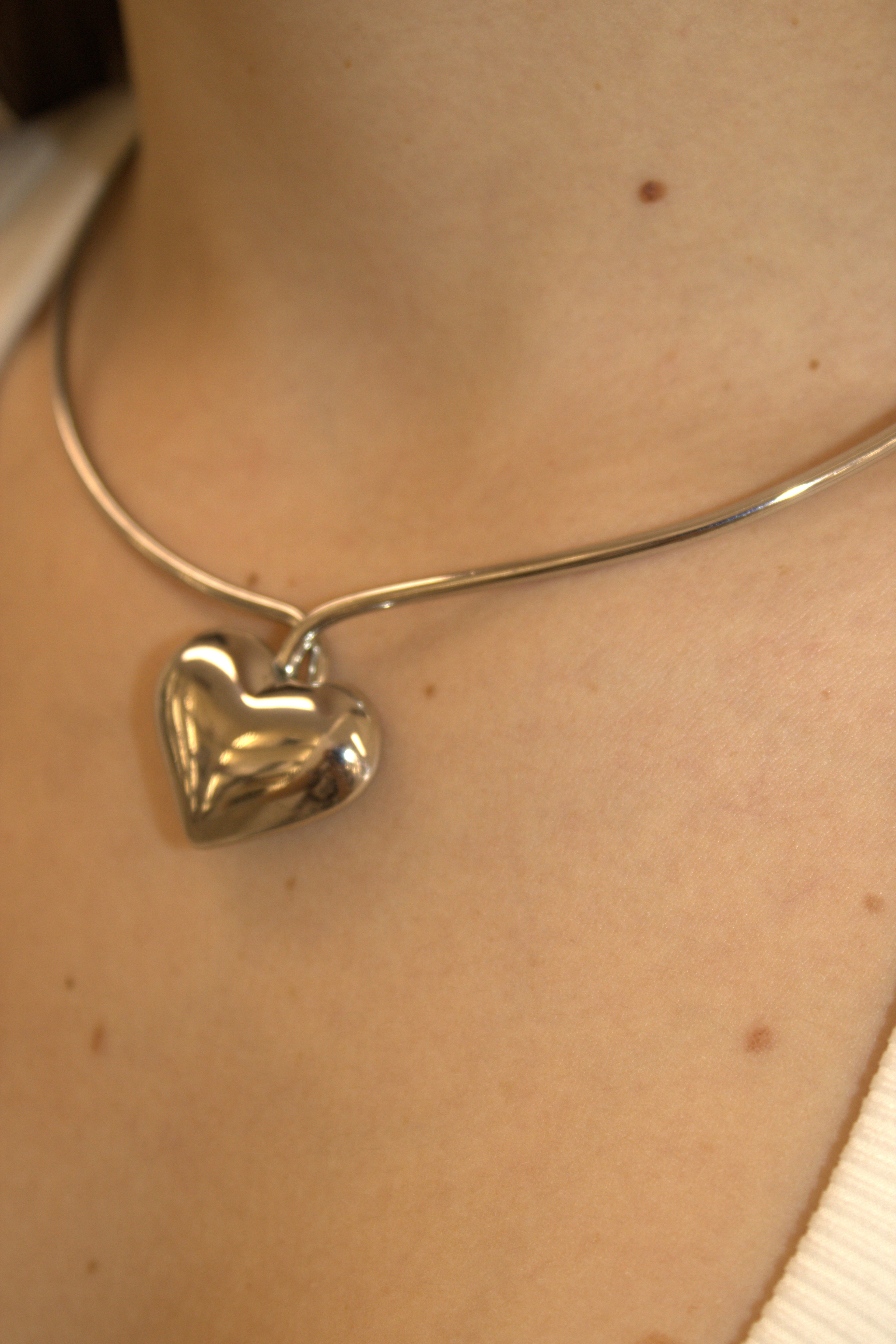 COLLANA IN ACCIAIO RIGIDA CON CUORE BOMBATO PUFFY