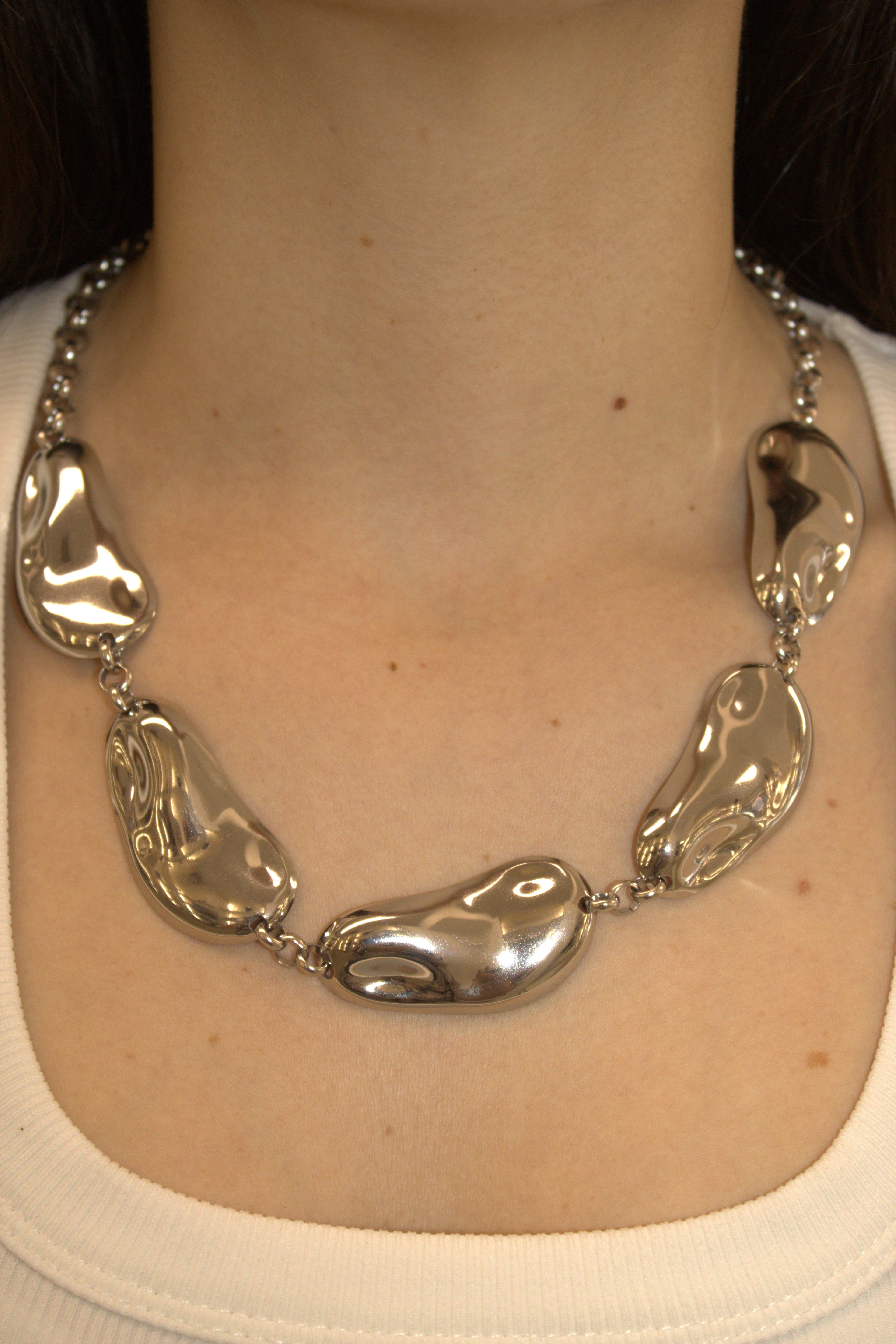 COLLANA IN ACCIAIO CON PLACCHE ORGANICHE FLUIDE