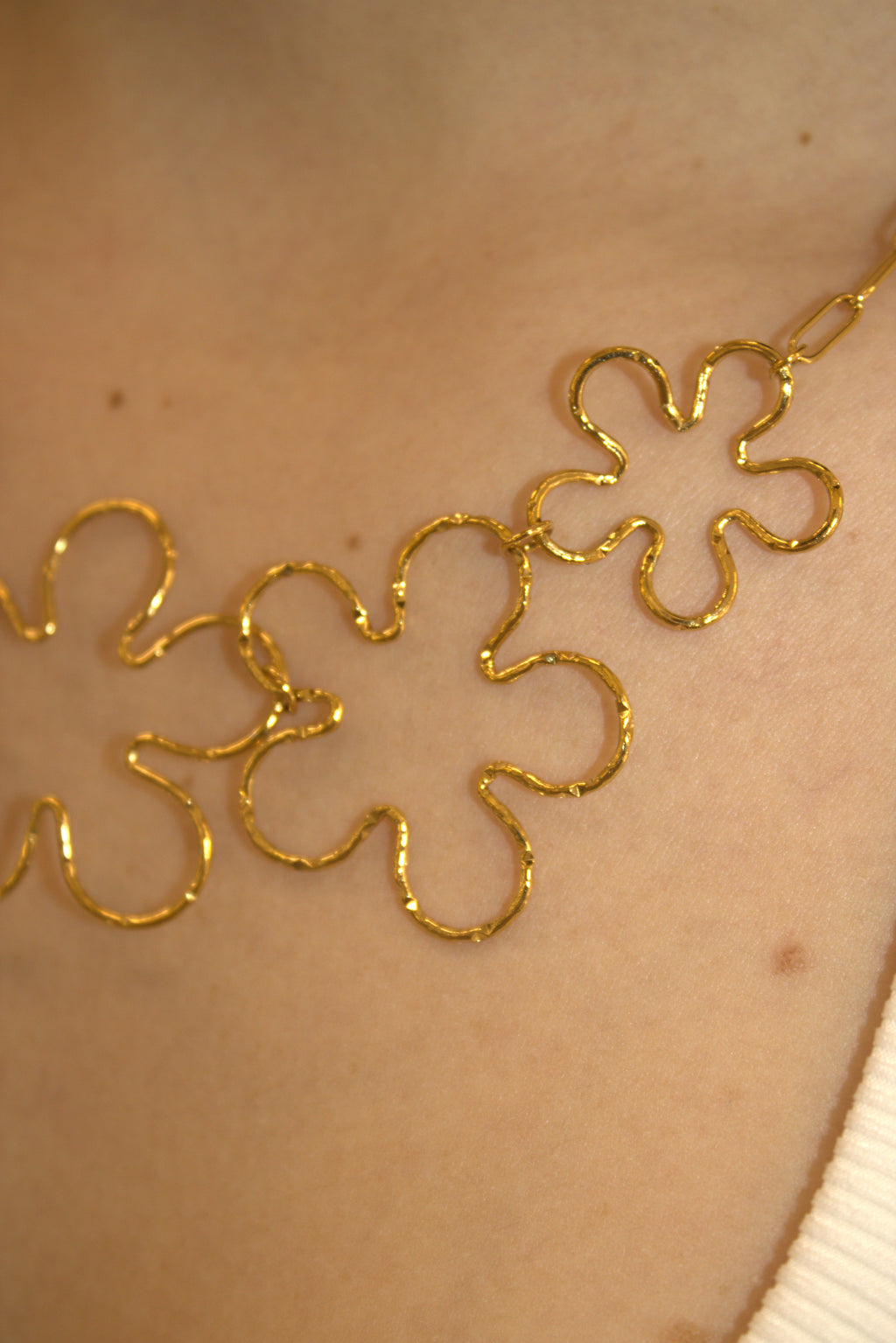 COLLANA IN ACCIAIO CON FIORI