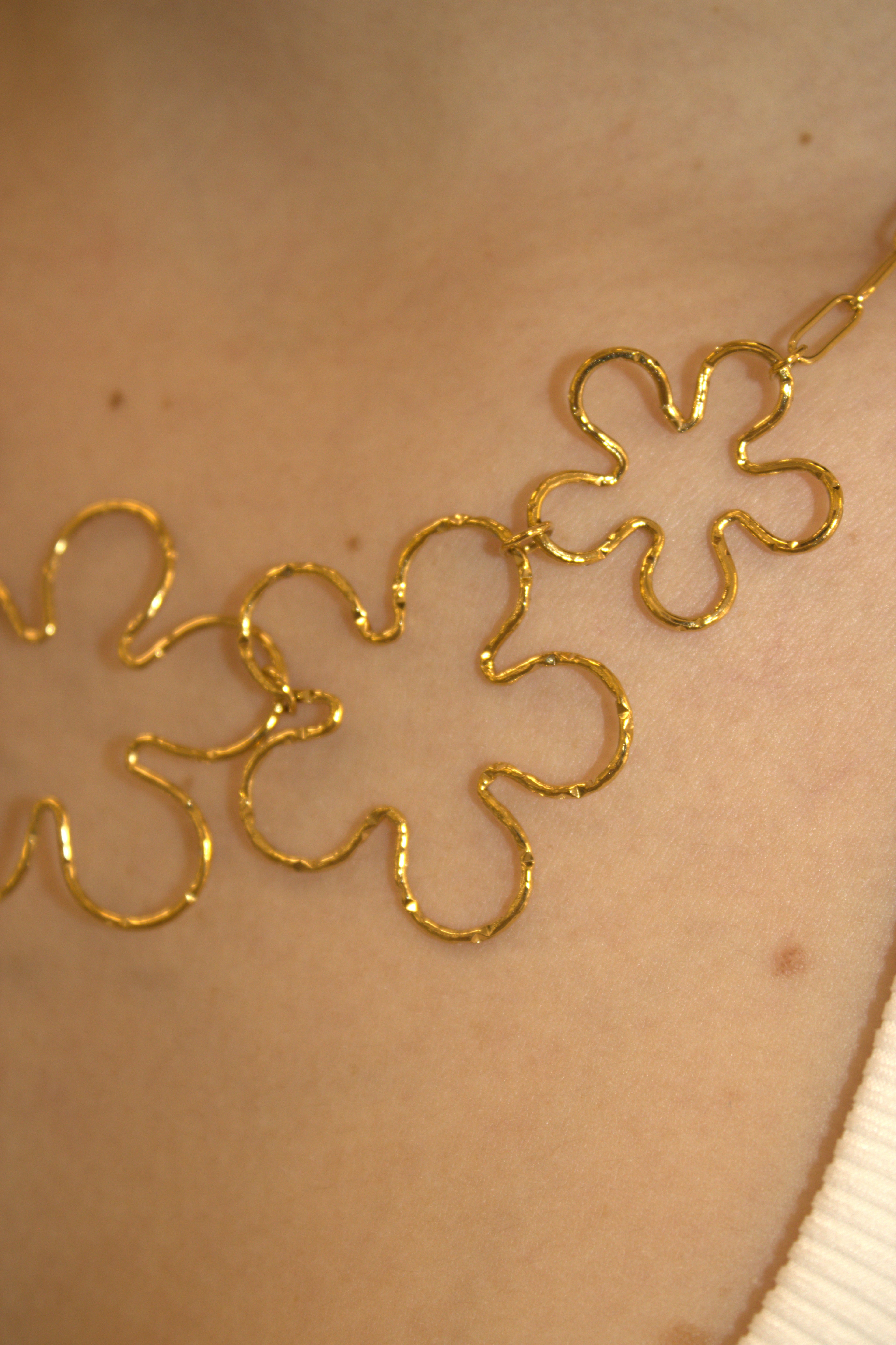 COLLANA IN ACCIAIO CON FIORI