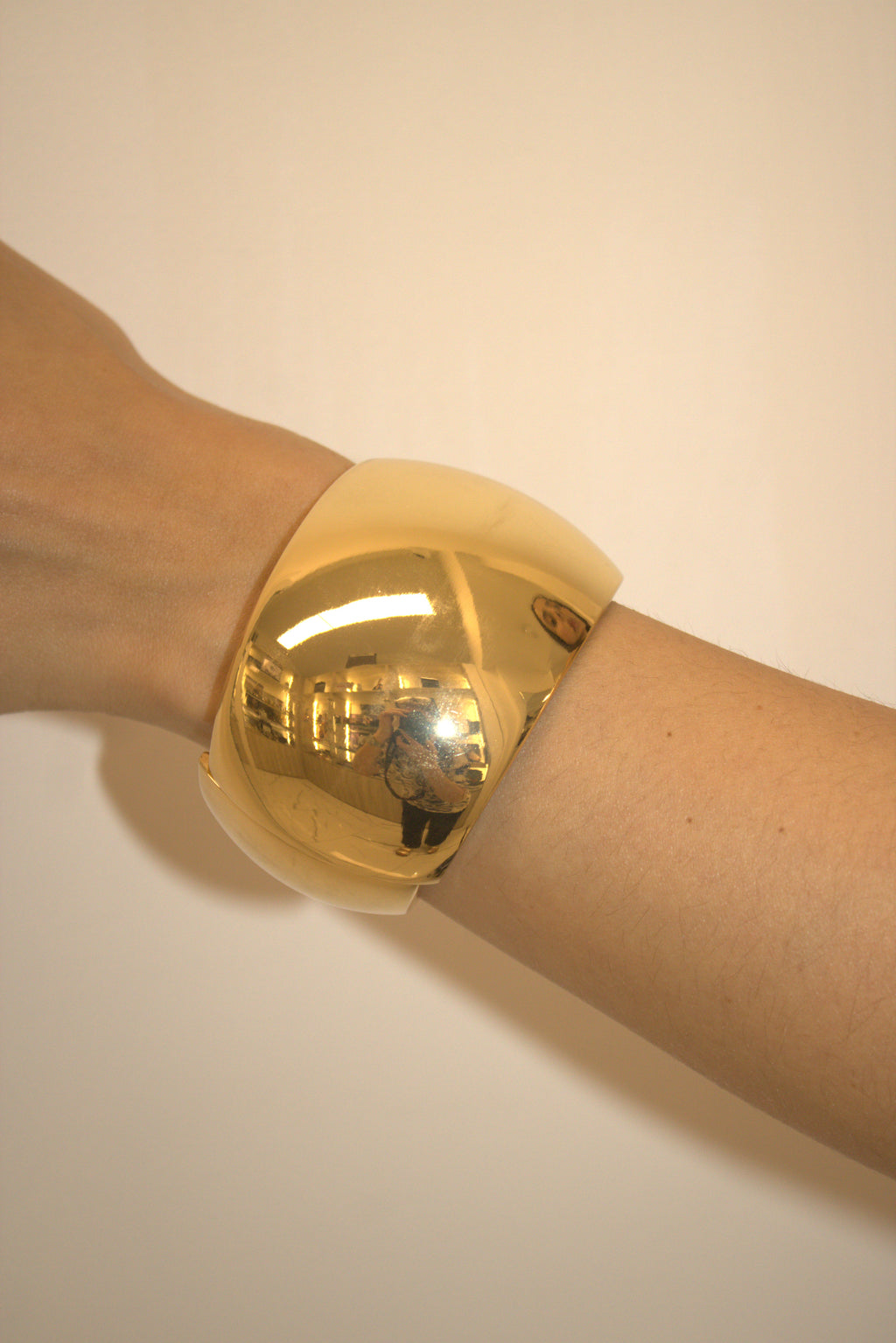 BRACCIALE IN ACCIAIO RIGIDO A FASCIA BOLD DORATO