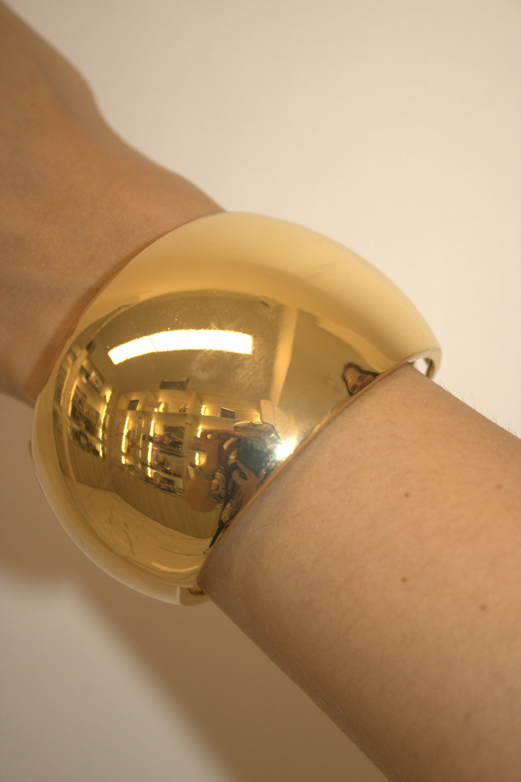 BRACCIALE IN ACCIAIO RIGIDO A FASCIA BOLD DORATO