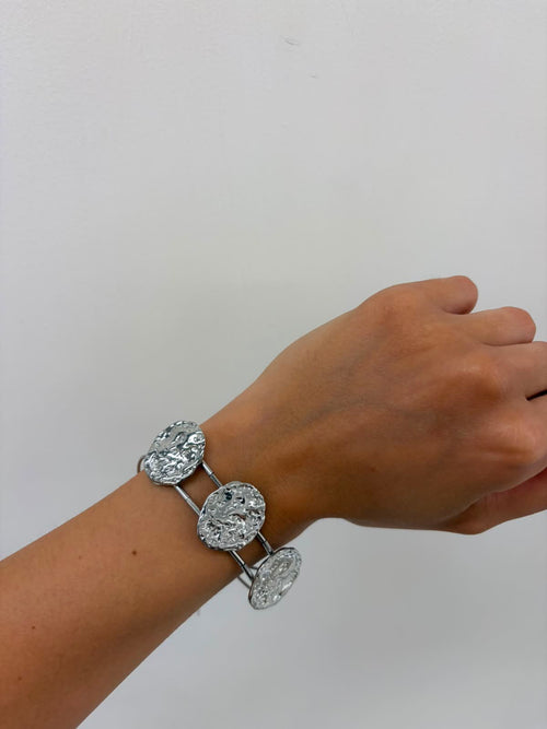 BRACCIALE IN ACCIAIO A DOPPIO FILO CON TRE DISCHI MARTELLATI